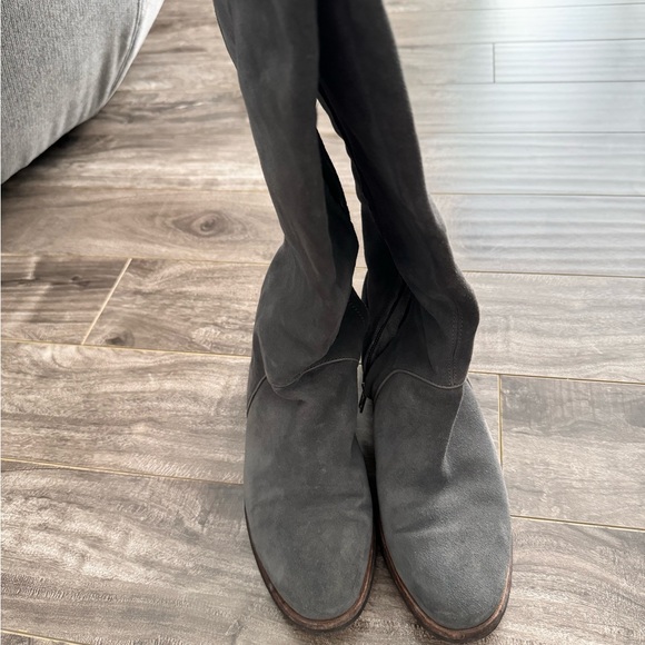 UGG grey suede leather boots in good condition size 8.5. - Picture 3 of 5